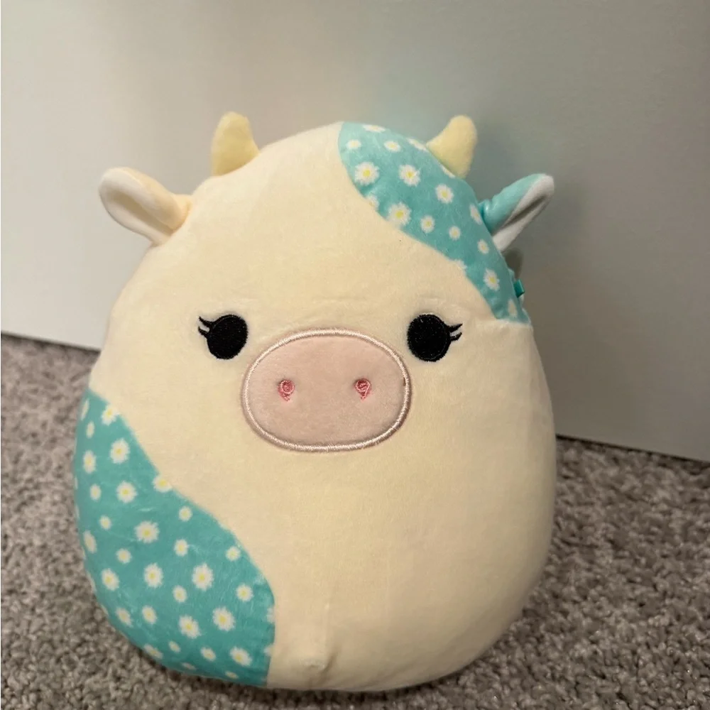 Cow squishmellow
